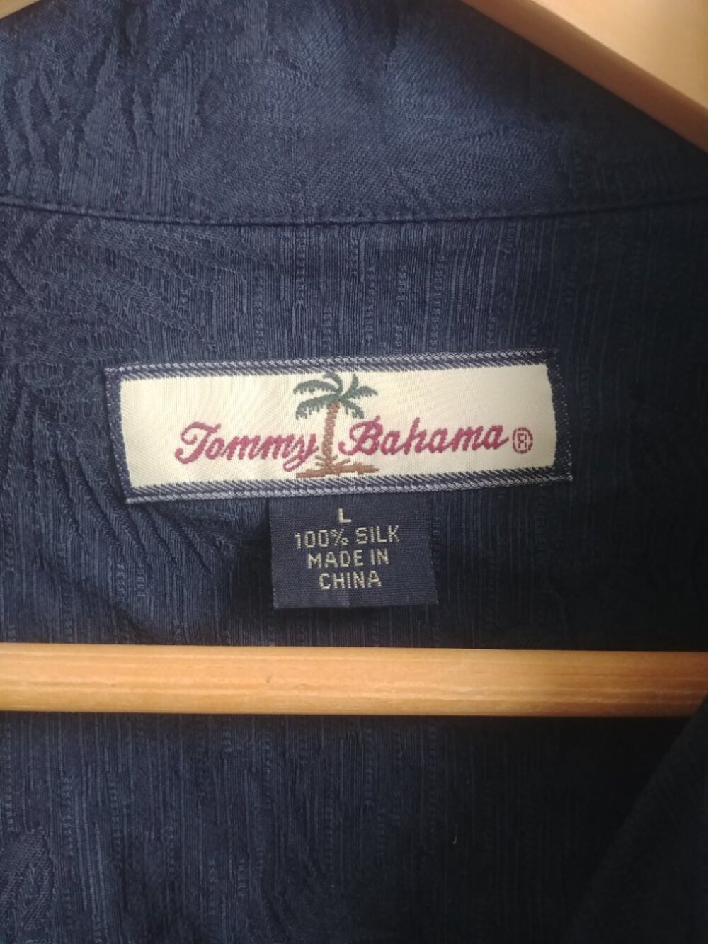 Tommy Bahama Men's Large 100% silk short sleeve button down shirt dark navy blue - Picture 7 of 14